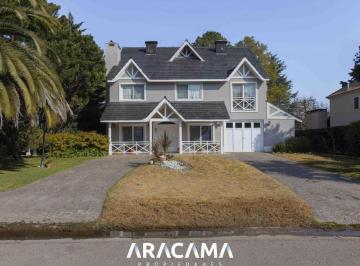 Casa · 286m² · 6 Ambientes · 2 Cocheras · Casa en Venta en Saint Thomas Norte Sur - Canning