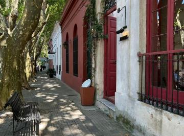 Casa · 142m² · 5 Ambientes · Única! Local Comercial y Apto Finamente Reciclado en Barrio Histórico