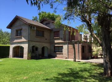 Casa de 4 ambientes, Pilar · Hermosa Propiedad en de Vicenzo Grande