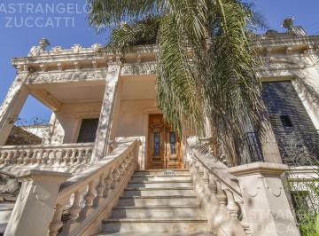 Casa · 554m² · 5 Ambientes · 4 Cocheras · Una Joya de Época con Escalinata de Mármol y Fachada de Ensueño