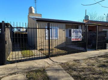 Casa · 100m² · 3 Ambientes · 2 Cocheras · Casa en Alquiler en Villa Santos Tesei