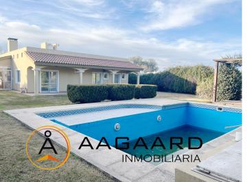 Casa · 250m² · 6 Ambientes · 2 Cocheras · Casa en San Isidro Una Planta con Pileta 3d