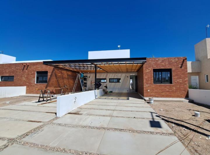 Casa · 75m² · 5 Ambientes · 1 Cochera