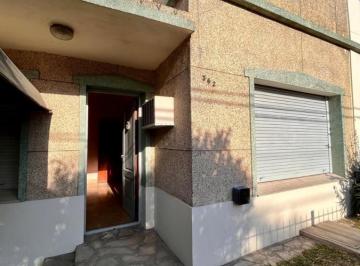 Casa · 100m² · 3 Ambientes · 1 Cochera · Casa de 3 o 4 Ambientes Ubicada a 350 m de La Av Hipólito Yrigoyen