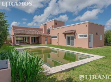 Casa · 215m² · 5 Ambientes · 2 Cocheras · Casa en Venta con Renta San Sebastián A1 Oportunidad Mb No Credito
