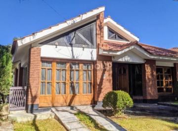 Casa · 300m² · 3 Dormitorios · 2 Cocheras · Casa en Venta B° Dalvian