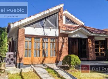 Casa · 300m² · 3 Dormitorios · 2 Cocheras · Casa en Venta B° Dalvian