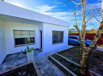 Casa · 64m² · 3 Ambientes · 2 Cocheras · Alquiler Casa en Llavallol