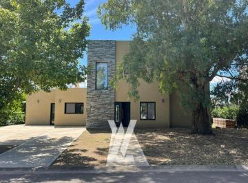 Casa · 182m² · 5 Ambientes · 4 Cocheras · Casa en Barrio Privado Haras Santa Maria