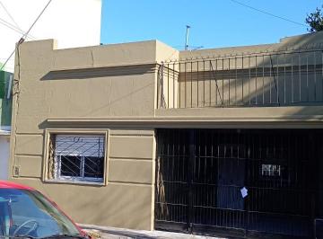 frente · Hermosa Casa de 4 Ambientes con Fondo y Quincho!