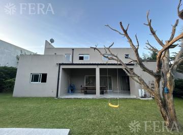 Casa · 146m² · 4 Ambientes · Venta Casa de 4 Ambientes con Piscina en Barrio El Hípico - Ranelagh