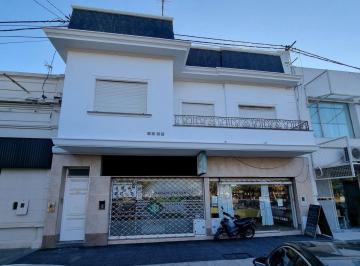 Casa · 255m² · 6 Ambientes · Casa + Locales Comerciales a La Venta en Centro