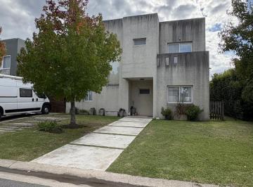 Casa · 230m² · 7 Ambientes · 2 Cocheras · Casa en Venta, 3 Dorm., Barrio Los Lagos, nordelta