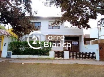 Casa · 160m² · 5 Ambientes · 3 Cocheras · Casa en Venta en San Bernardo