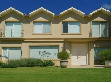 Casa · 300m² · 8 Ambientes · Casa en Venta en Pinamar Norte con Vista Al Mar
