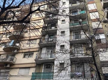 Local comercial de 2 ambientes, Balvanera · Bajo de Precio! Oportunidad! Local con Vivienda/oficina y Deposito!