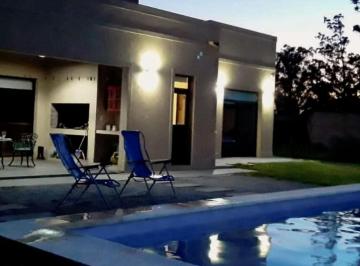 Casa · 120m² · 4 Ambientes · 2 Cocheras · Casa en Venta - 3 Dorm. 3 Baños - Tandil