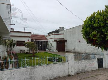 Casa · 70m² · 3 Ambientes · 1 Cochera · Casa en Venta con Garage y Parque