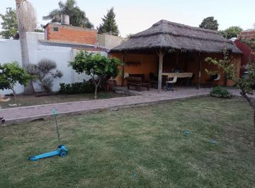 Casa · 293m² · 3 Ambientes · 1 Cochera · Venta Casa 3 Amb Berazategui con Jardin y Cochera