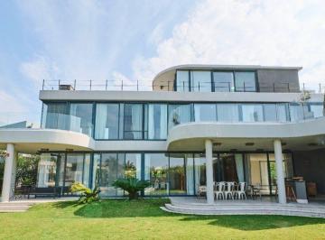 Casa · 401m² · 8 Ambientes · 5 Cocheras · Venta Casa El Golf, lagos
