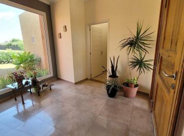 Casa · 270m² · 7 Ambientes · 2 Cocheras · Venta Casa Estacion del Carmen Malagueño