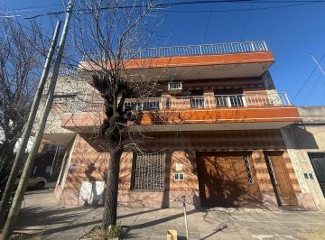 Casa · 230m² · 7 Ambientes · 2 Cocheras · Casa en Lomas del Mirador