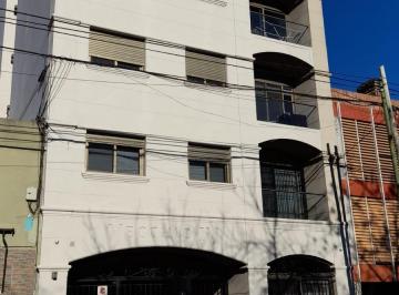 Oficina comercial de 2 ambientes, La Plata · Oficina 43 y 6 Al Frente Planta Baja 2 Niveles, Aire Acondicionado, 2 Cocheras.