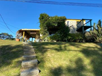 Casa · 425m² · 5 Ambientes · 1 Cochera · Casa en Bikini