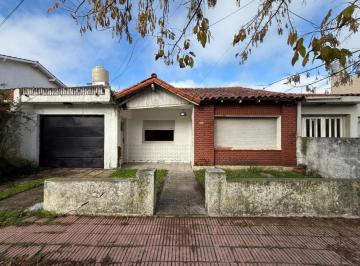 Casa · 173m² · 6 Ambientes · Casa en Block con PH Tres Ambientes