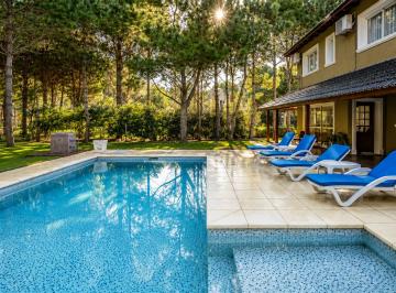 Casa de 6 ambientes, Pinamar · Casa en Alquiler en La Herradura Pinamar