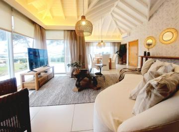 Casa · 280m² · 6 Ambientes · 1 Cochera · 5 Dorm. | Calle 9
