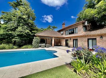 Casa · 250m² · 6 Ambientes · 1 Cochera · Alquiler Temporario Julio 2025. Martindale Country Club