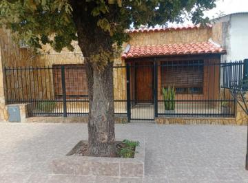 malvinas-argentinas-villa-de-mayo-alquiler-casa-3-ambientes · Casa con Patio