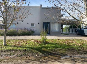 Casa · 130m² · 4 Ambientes · 2 Cocheras · Santa Isabel Etapa 1 Usd 190.000. - 3 Dorm + Parrila + Pileta