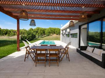 Casa de 4 ambientes, Costa Esmeralda · Casa en Alquiler en Costa Esmeralda, Barrio Residencial I