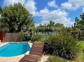 Quinta vacacional · 200m² · 3 Ambientes · 1 Cochera · Casa Quinta Venta en Paso del Rey 2 Dorm. Galería Parrilla Jardín Parquizado Pileta