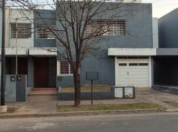 Casa · 120m² · 4 Ambientes · 1 Cochera · Vendo Duplex en Barrio con Seguridad 24 Hs