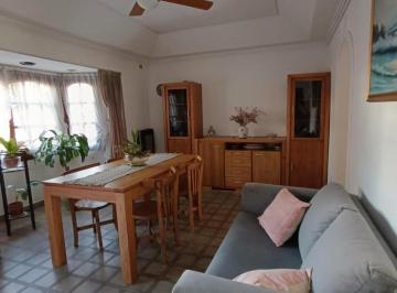Casa · 140m² · 4 Ambientes · 1 Cochera · Casa en Venta Caviglia 1382 Wilde