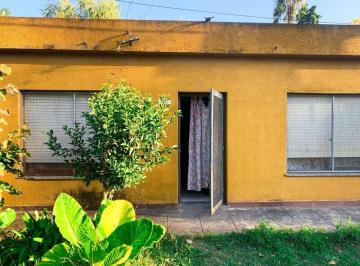 Casa · 90m² · 3 Ambientes · 2 Cocheras · Casa en Venta con Local 2 Dorm., City Bell