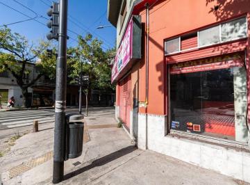 Local comercial · 135m² · Venta Local en Esquina 135 m². Parque Chacabuco