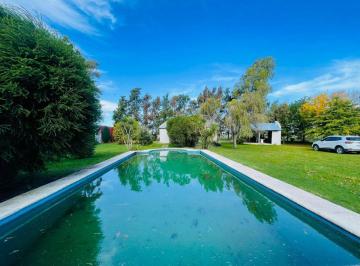 Quinta vacacional · 38m² · 1 Dormitorio · 1 Cochera · Quinta en Venta - Los Talas, Berisso