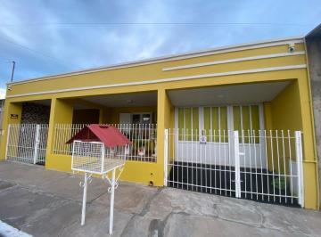 Casa · 110m² · 4 Ambientes · 2 Cocheras · Casa en Pasaje Bianchi 1327