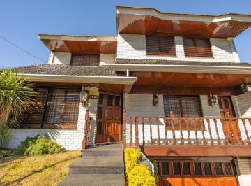 Casa · 200m² · 6 Ambientes · 2 Cocheras · Casa en Venta Burzaco Apta Credito 1oo m Espora