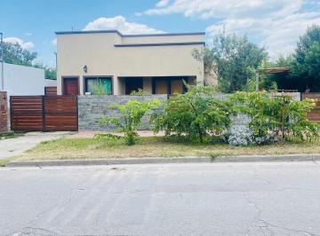 Casa · 185m² · 8 Ambientes · 1 Cochera · Casa en Venta Merlo San Luis