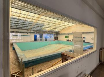 Local comercial de 9 ambientes, La Plata · Complejo Deportivo en Venta