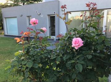 Casa · 125m² · 4 Ambientes · 1 Cochera · Casa en Venta - 3 Dorm. 2 Baños - 125 m² - 9 de Julio