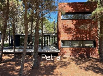 Casa · 209m² · 5 Ambientes · Casa en Venta en Costa Esmeralda