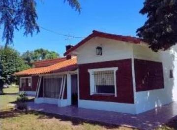 Quinta vacacional · 210m² · 6 Ambientes · Quinta en Venta - 3 Dorm. 2 Baños - Cañuelas