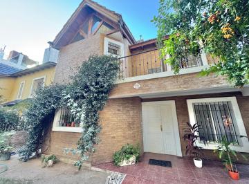 Casa · 240m² · 4 Dormitorios · 2 Cocheras · Venta Casa 4 Dorm. C/pileta B° Las Rosas Cordoba