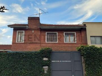 Casa · 180m² · 5 Ambientes · 2 Cocheras · Alquiler de Chalet en Gonnet